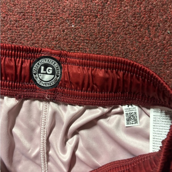 Under Armour Men's Red Athletic Shorts Large new pre sell sample - Picture 4 of 4
